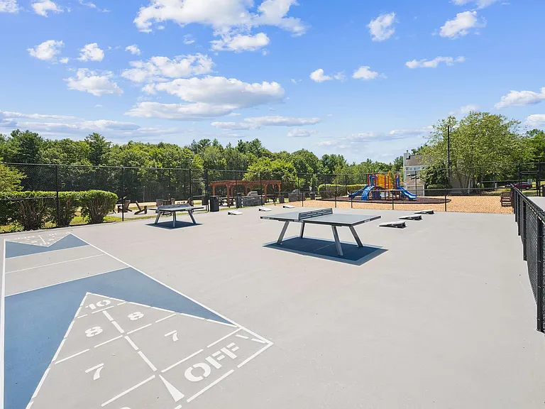 Bay Ridge at Nashua Apartments — Photo 17