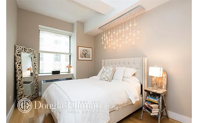 Sold by Douglas Elliman | media 21