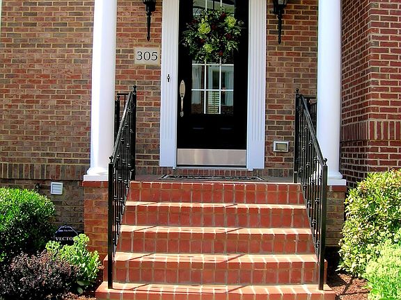 2nd image of 305 Georgetowne Ct