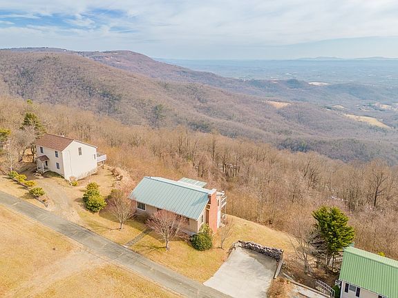 5th image of 92 Saint Moritz Dr