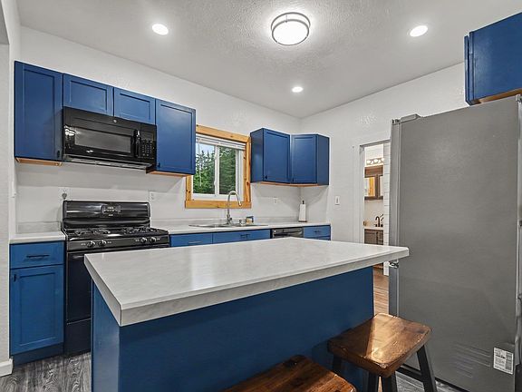 5th image of 523 E Spring St