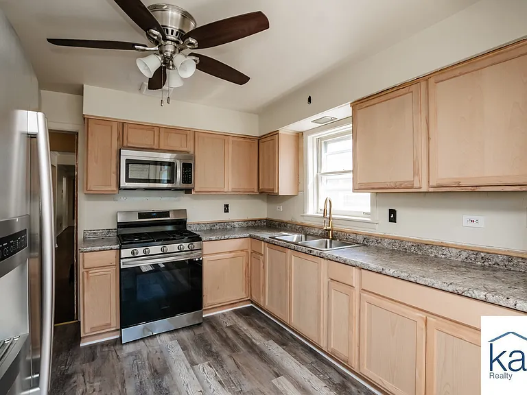 3719 W 81st Pl — Photo 6