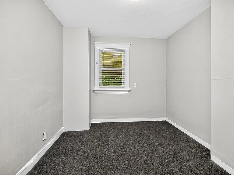 2359 Stratford Ave — Photo 8