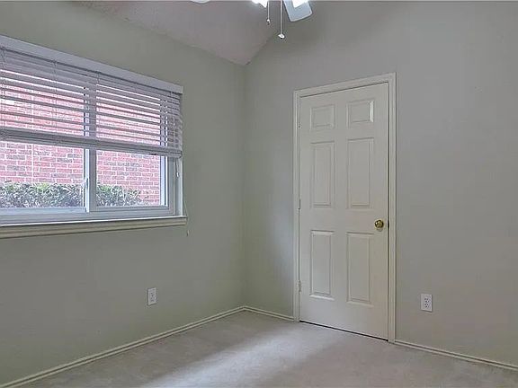 4th image of 936 Plantation Dr