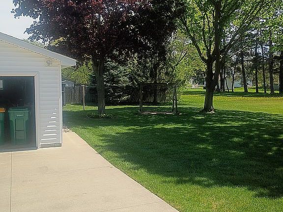 5th image of 3836 Kawkawlin River Dr