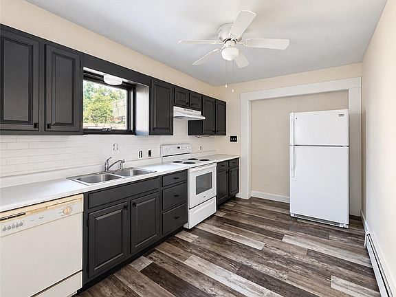 4th image of 39 Roland St #1