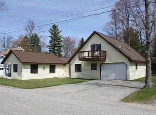 326 Devonshire Dr, Houghton Lake, MI 48629