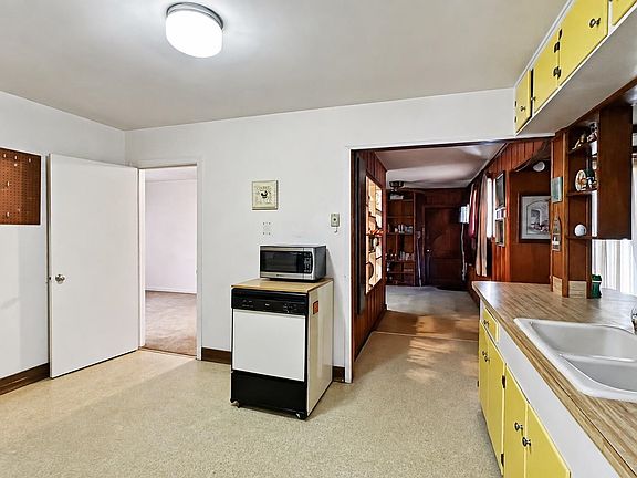 4th image of 10 Byron Rd