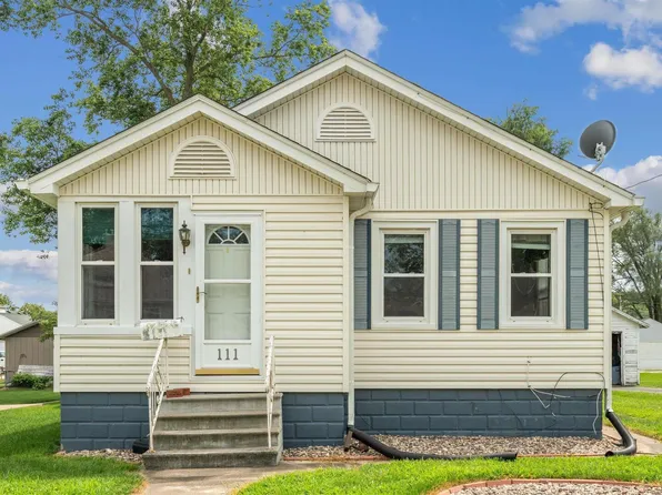 111 5th St, Carbon Cliff, IL 61239