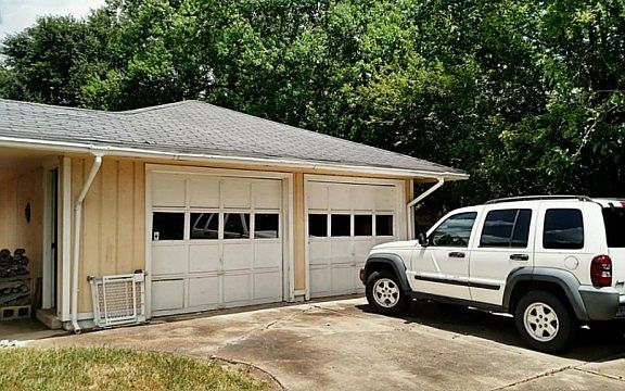 3rd image of 1002 Montour Dr