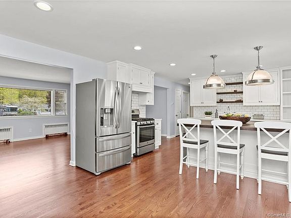 4th image of 25 Vanech Dr