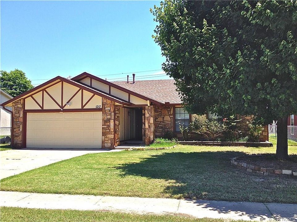 1st image of 1217 N Aster Ave