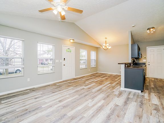 2nd image of 1439 Pinehurst Ct