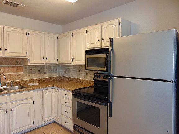 5th image of 404 Oakhill Dr