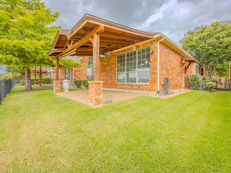 2200 Stone Creek Dr — Photo 23