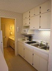 5th image of 900 Broad Ave S #209