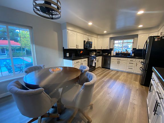 3rd image of 360 Buck Ave