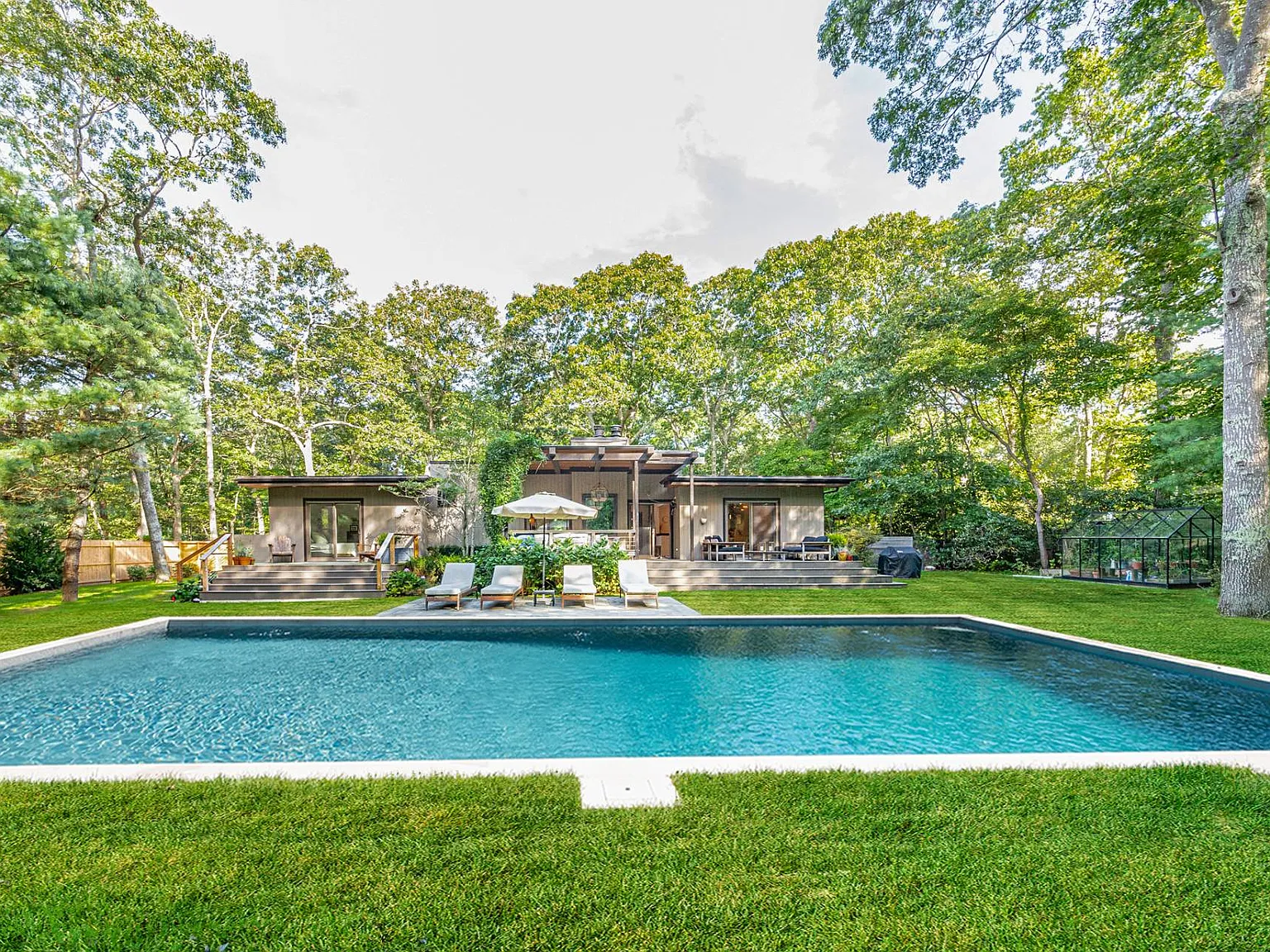 Chic Contemporary! — Photo 1