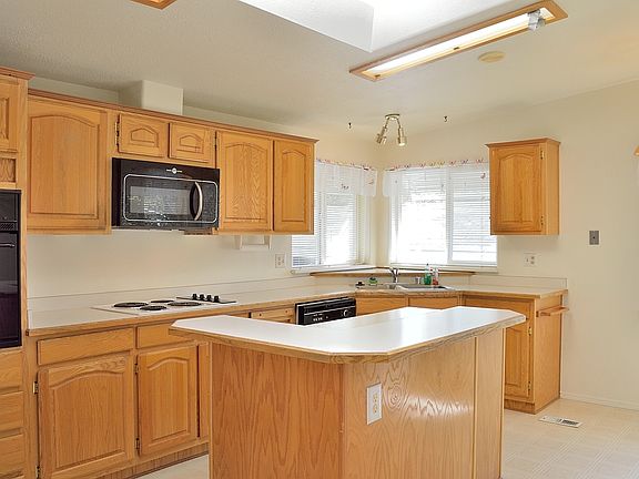 4th image of 14415 89th Avenue Ct E
