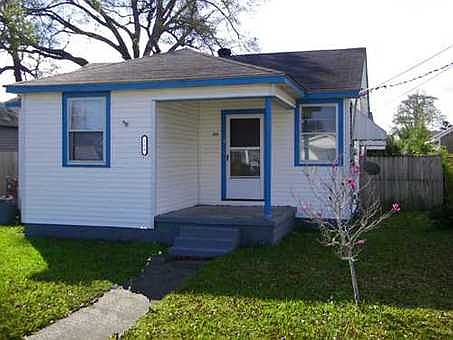2nd image of 208 Lemon St