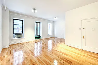 Rented by Coldwell Banker Warburg