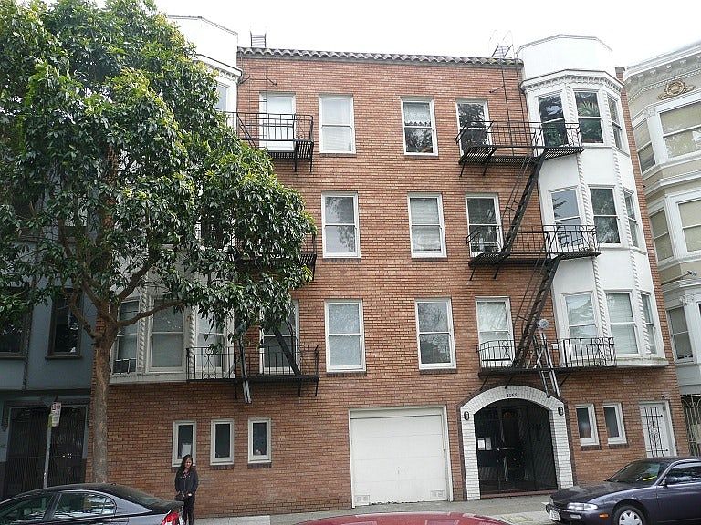 2065 Oak St. Front