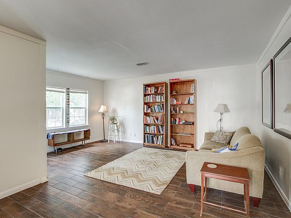 3rd image of 4615 Ribbecke Ave