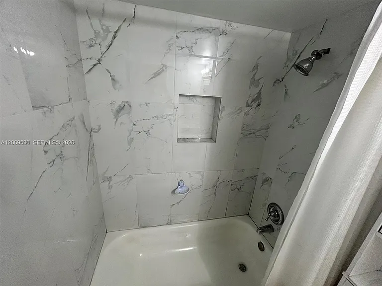 815 SW 30th St #J — Photo 11
