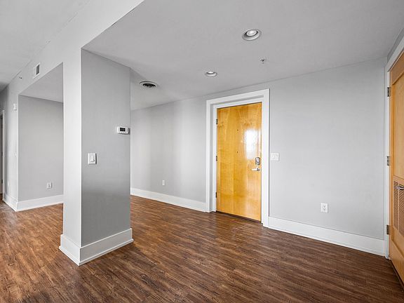 4th image of 400 Walnut St Ste 903
