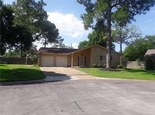 300 Asbury Cir, Euless, TX 76039