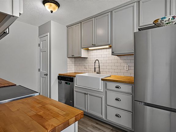 3rd image of 2555 SE Tidewater Dr