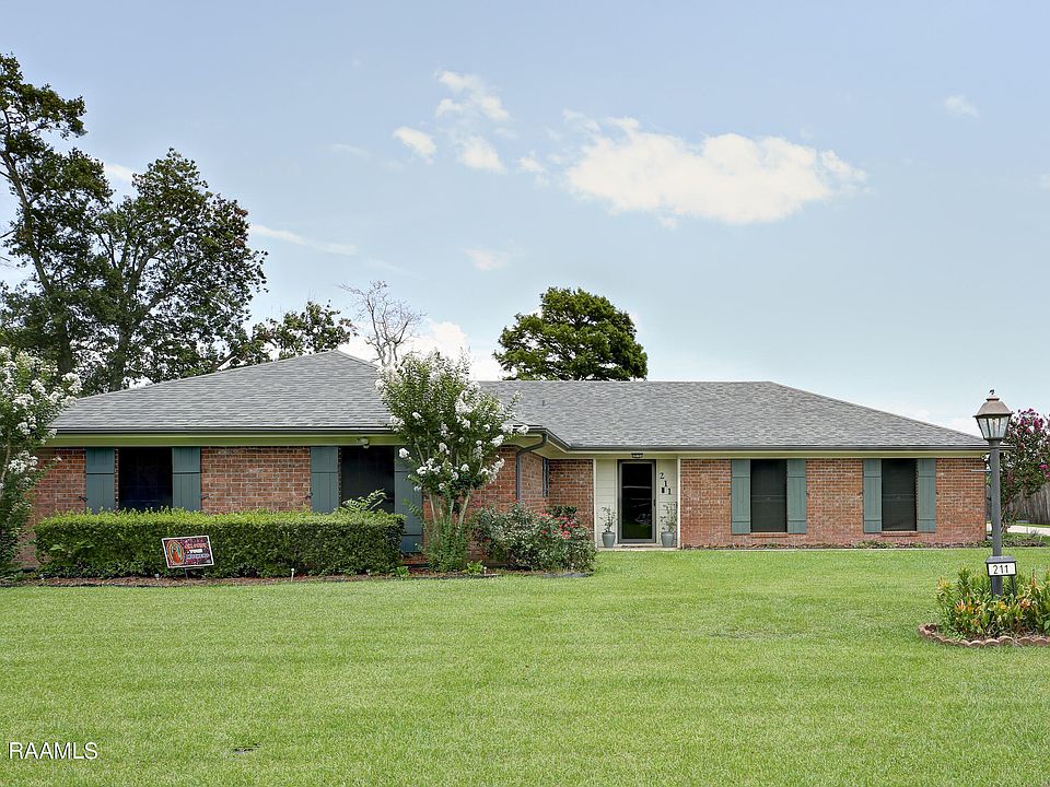1st image of 211 Estate Dr