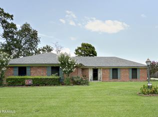 211 Estate Dr, New Iberia, LA 70563