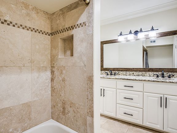 Master bedroom tub shower