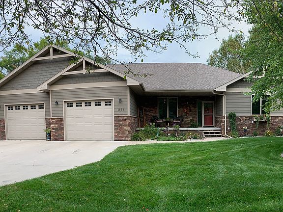 1637 Calumet Rd