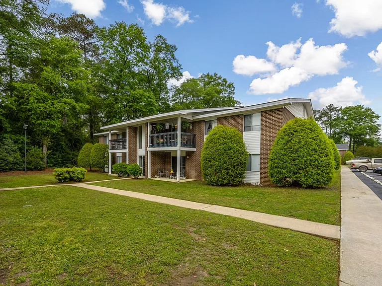 Landmark Woods Apartment Homes — Photo 14