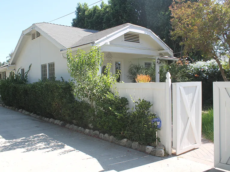 Windsor Ave — Photo 1