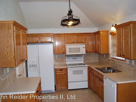 4th image of 4602 Mildred Ave