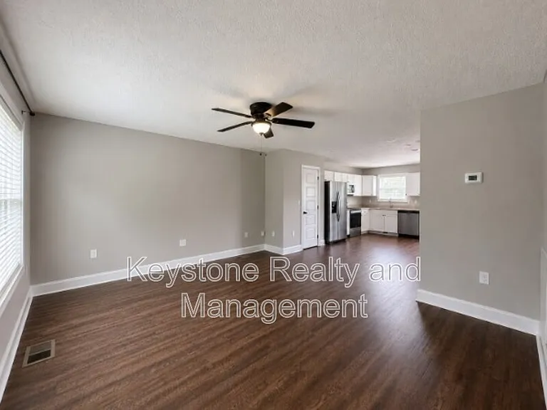 146 Village Dr — Photo 8