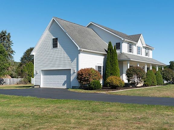 2nd image of 7 Bell Ln