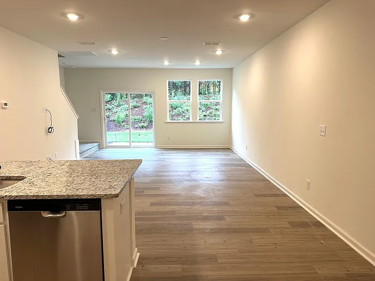 195 Parker Ln — Photo 4