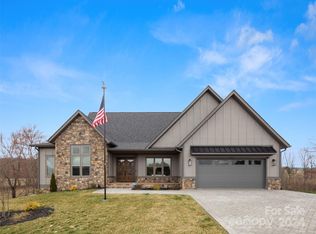 535 Daniel Circle Dr, Mills River, NC 28759