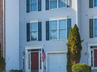 8828 Howland Pl, Bristow, VA 20136