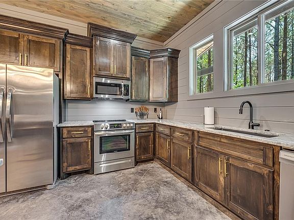 5th image of 47 Lund Ln
