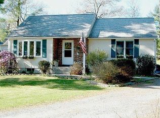 8 Randall Wood Dr, Montague, MA 01351