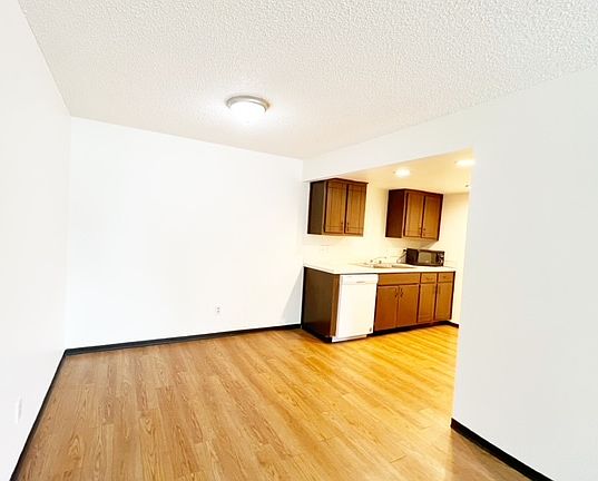 5th image of 2712 12th St #104