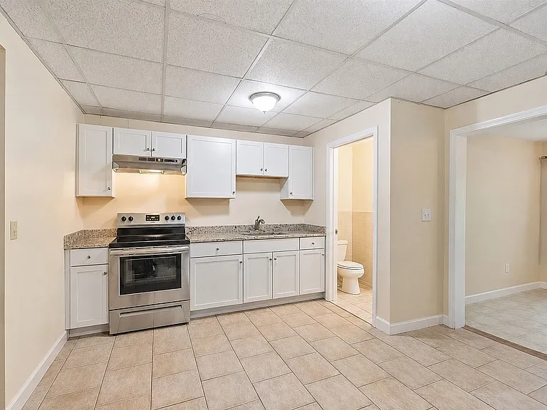 29-31 Rockrimmon Rd #1R — Photo 8