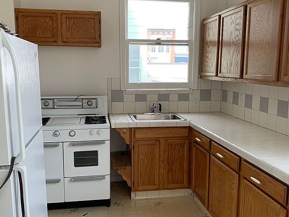 5th image of 3232 Gough St #6
