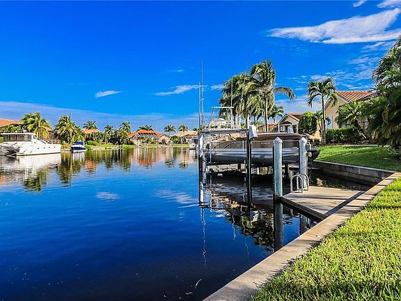 5th image of 1200 Spoonbill Dr