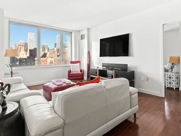 225 East 34th Street 16C image 2 of 10
